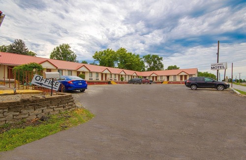 Hiawatha Apartment | 2 Full Beds|Non-Smoking