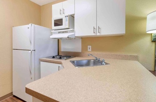 Eagan Apartment | 2 Full Beds | Non-Smoking, Kitchen