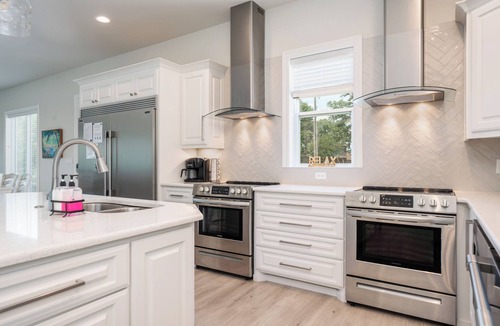 Hot Springs House | 2 Luxury Lakefront Homes, Private Pool, Hot Tub, Boat Dock, Putting Green, Views
