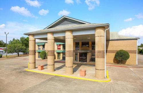 Texarkana Apartment | 2 Queen Bed | Non Smoking