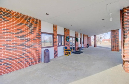 Malden Apartment | 2 Queen Beds|Non-Smoking