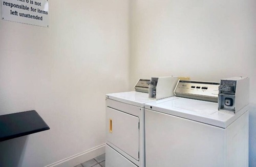 Grand Rivers Apartment | 2 Queen Beds | Smoking, Micfridge