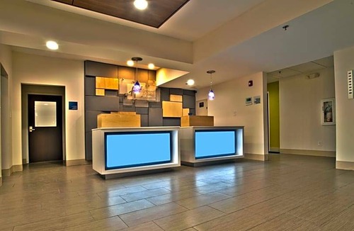 Haubstadt Hotel | 2-Star Hotel ∙ Holiday Inn Express & Suites Evansville North, an IHG Hotel