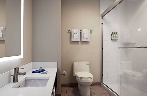Evansville Hotel | 2-Star Hotel ∙ Holiday Inn Express Evansville - West, an IHG Hotel