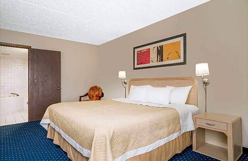 La Crosse Hotel | 2-Star Hotel ∙ Norwood Inn & Suites LaCrosse