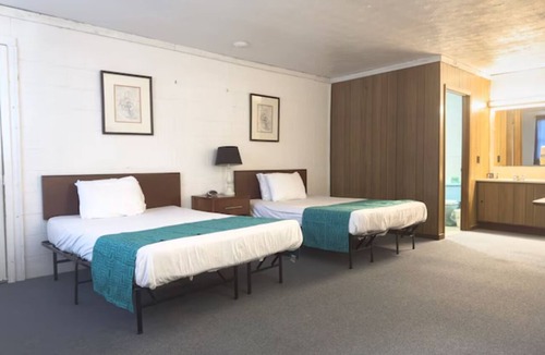 Spencer Hotel | 2 Units | Adventure Retreat Spencer | Spacious Rooms | Close to Natural Wonders