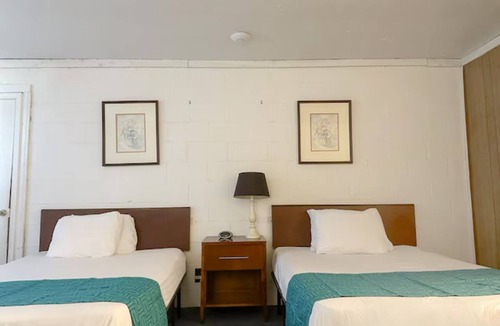 Spencer Hotel | 2 Units | Adventure Retreat Spencer | Spacious Rooms | Close to Natural Wonders