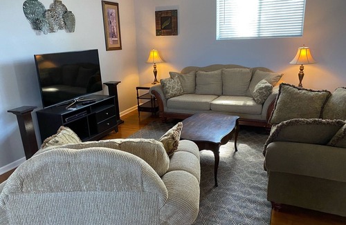 Adams House | 2400 sqft Spacious Luxury Value. 30 min from Wis Dells. 20 Min to Sand Valley