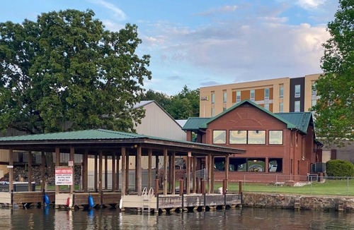 Lake Hamilton House | 278 m² House ∙ 4 bedrooms ∙ 9 guests