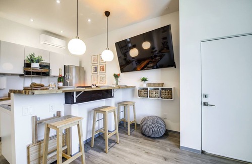 Jefferson City Apartment | 2AN Farm Stay at our Luxury European Style Barndo - Highland Cows & collect eggs