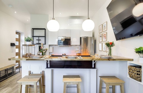 Jefferson City Apartment | 2AN Farm Stay at our Luxury European Style Barndo - Highland Cows & collect eggs