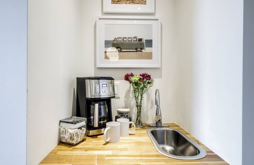 Jefferson City Apartment | 2AN Farm Stay at our Luxury European Style Barndo - Highland Cows & collect eggs