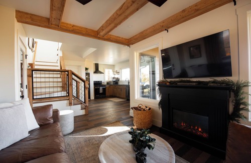 Seymour Cabin | 2BD Mountain-Top Cabin Near Smoky Mountains