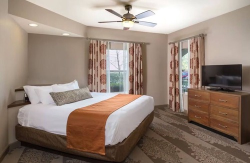 Pennington Bend Resort | 2Bed/2Bath Deluxe Condo in Nashville Near the Grand Ole Opry!