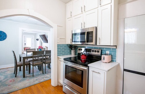 Capitol Hill House | 2BR Apartment on 7th