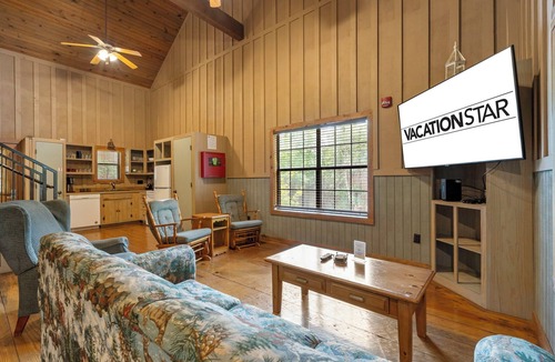 Branson Cabin | 2BR Cabin Getaway | Dogs Welcome, Near Strip & SDC
