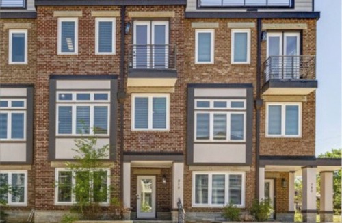 Lakewood House | 3-bdrm Nashville townhome - steps to lake & 20 min to Downtown Nashville