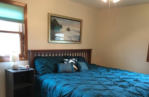 Bellevue House | 3 BEDROOM, 1 & 1/4 BATHS. WALKING DISTANCE TO MISSISSIPPI RIVER & COLE PARK