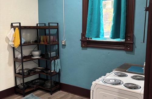Oregon Apartment | 3-bedroom apartment, 2nd Floor, atop local diner.
