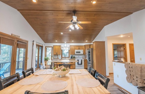 Holcombe House | 3-bedroom house on Chippewa River/Lake Holcombe perfect for relaxing getaways