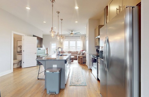 Haynes Area House | 3 bedroom house, on the river, over looking the Nashville skyline, with firepit!