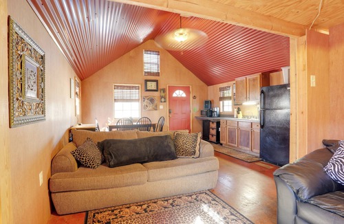 Clinton Cabin | 3 Mi to Greers Ferry Lake: Peaceful Cabin w/Deck!