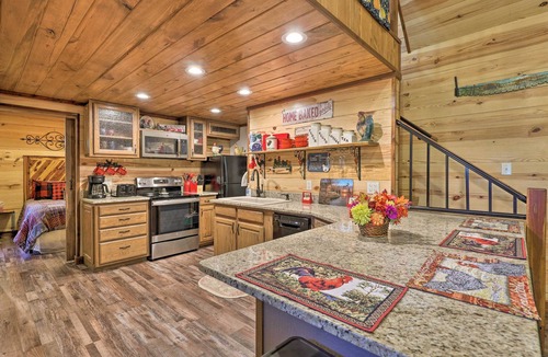 Hot Springs Cottage | 3 Mi to Lake Hamilton: 'tree Top Cabin'