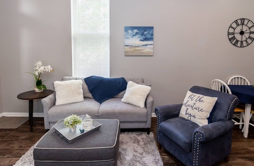 Lafayette Square Condo | <3 of city, king bed, pet friendly & custom kitchen