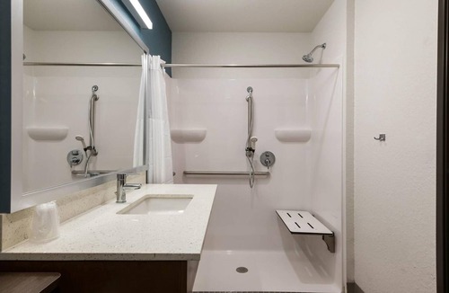 Rockledge Hotel | 3 Rockledge Rooms with Kitchen + Pet-Friendly Near Cocoa Beach & Local Parks