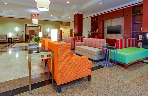 Clifton Heights Hotel | 3-Star Hotel ∙ Drury Inn & Suites St. Louis Forest Park