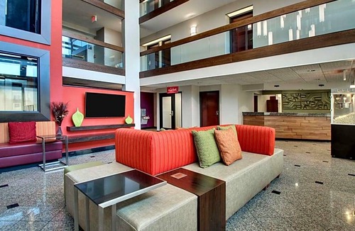 Evansville Hotel | 3-Star Hotel ∙ Drury Inn & Suites Evansville East
