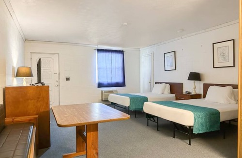 Spencer Hotel | 3 Units | Welcoming Stay Perfect for Weekend Nature Trips Near Great Parks