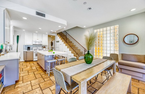 Avalon House | 334E: Sprawling House on Popular Eucalyptus Str, Stone Tile Floors, Updated Kitc