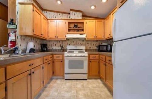 Neillsville Cabin | 3BR Getaway at Riviera Resort