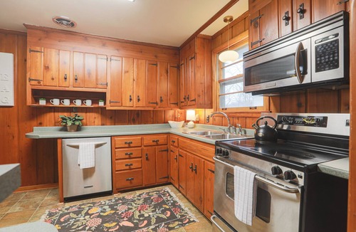 West Meade House | 3BR Retro Hillside Oasis - Conveniently Located to the Best of Nashville!