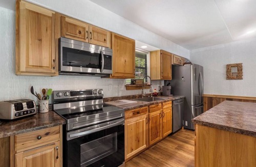 Branson House | 4 Bears Lodge at Edgewater - Entire Lodge 6 Rooms