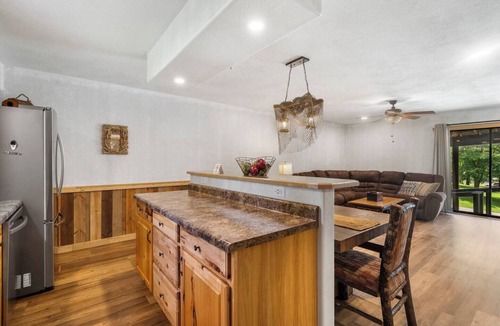Branson House | 4 Bears Lodge at Edgewater - Entire Lodge 6 Rooms
