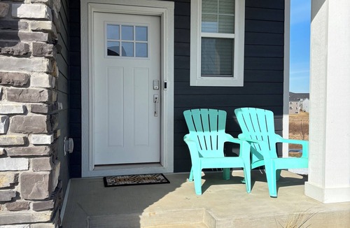 Farmington House | 4-bedroom house in lovely Lakeville with air conditioning, spacious bedrooms.