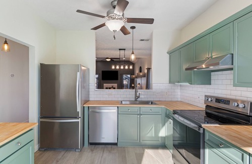 Hurwood Heights House | 4 Bedroom Nashville Home Safe Neighborhood with Parking near Nash Hotspots