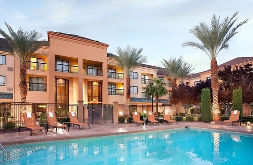 Las Vegas Hotel | 4 Comfortable Units! Pet-Friendly Property, Onsite Parking, Outdoor Pool