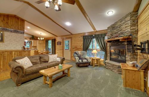 Sylvan Shores House | 4 Mi to Marina Cozy Log Cabin in Eureka Springs!