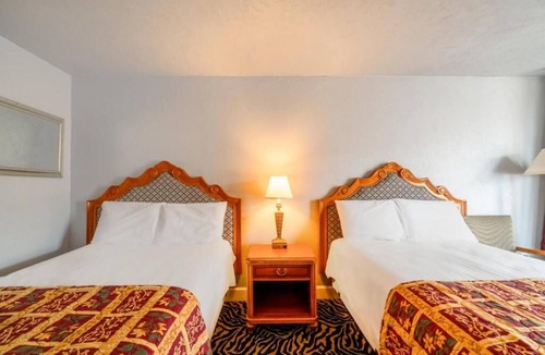 Lawton Hotel | 4 Units to Relax w/Full Bed Minutes from Comanche National Museum and Cultural