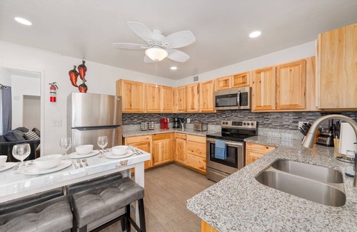 Tucson House | 4BR 2BA Jacuzzi Putting Green Near Airport Unit B