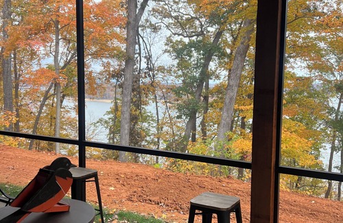 Scottsville House | 5-Bedroom Lakeview Property - Time to Relax