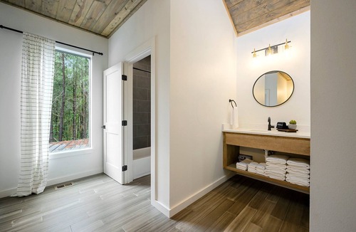 Pickens Cabin | 5 Bedroom Sleeps 24 , Pets OK, Hot Tub, Game Room.