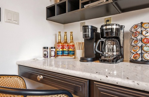 The Galena Territory Cabin | 5 Ensuites Wooded Escape w/Fire Table Hot Tub Games Sauna Luxe Amenities