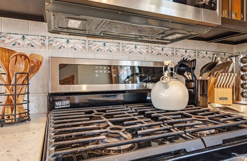 The Galena Territory Cabin | 5 Ensuites Wooded Escape w/Fire Table Hot Tub Games Sauna Luxe Amenities