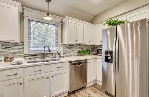 Stuart Heights - Rivermont House | 5 Mi to Dtwn Chattanooga: Modern Family Getaway