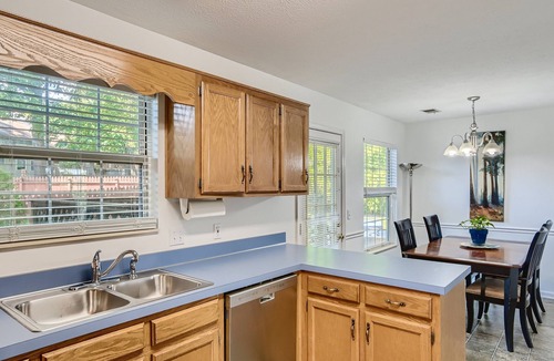 Windsor Green House | 5 Star Family Home Lovely,Clean, Comfortable