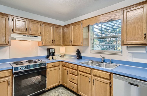Windsor Green House | 5 Star Family Home Lovely,Clean, Comfortable